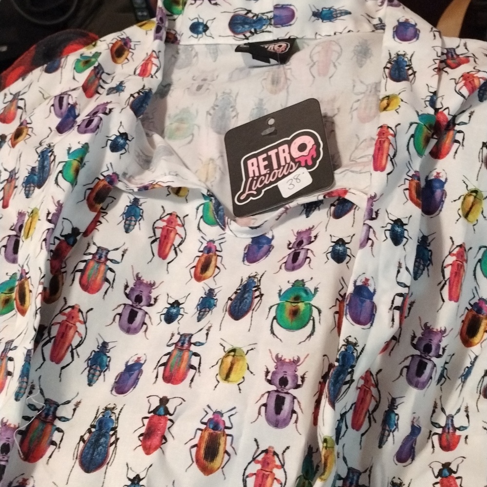 Bug top. Short sleeve. Cute top. Colorful. Zip on side. XL New with tags.